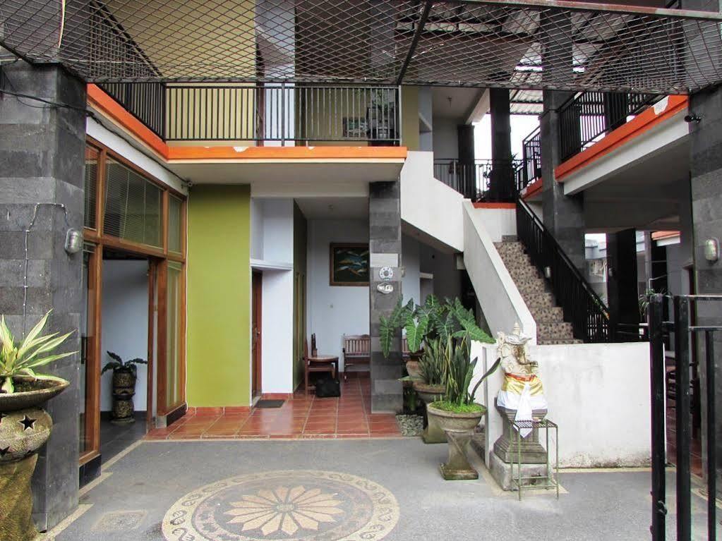 Seruni Guest House Denpasar Zewnętrze zdjęcie