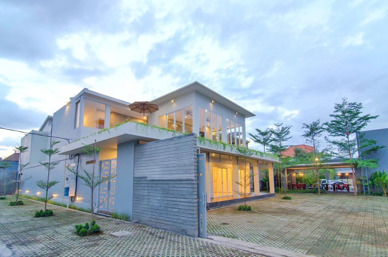 Seruni Guest House Denpasar Zewnętrze zdjęcie